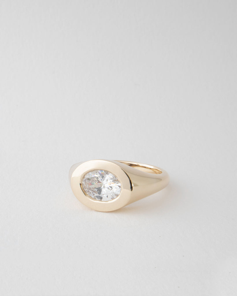 Signet Solitaire - Oval