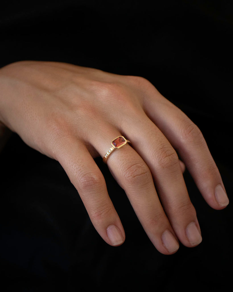 ETTA RING - red spinel hand